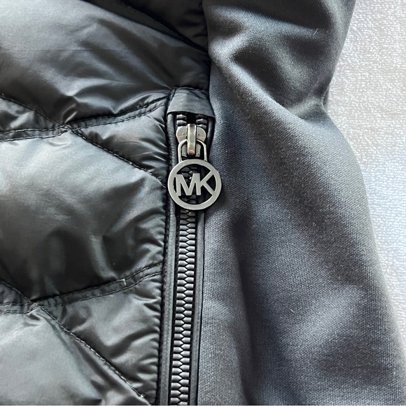 Michael Michael Kors Black Lightweight Down puffer Vest, Nylon Zip-Up Small - Picture 4 of 12